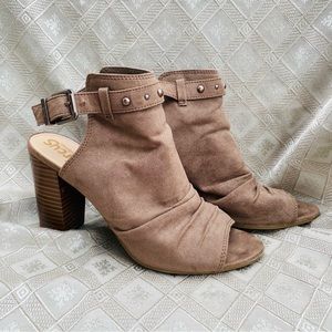 CIRCUS Suede Peep Toe Slingback Chunky Heel Bootie 8.5 Sandal Tan Buckle Open
